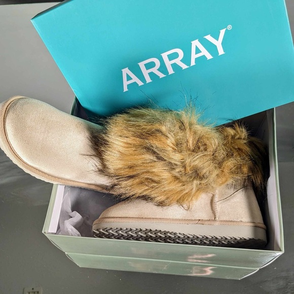 NWT ARRAY TELLURIDE FAUX FUR SLIP ON ANKLE BOOTS - 9 - Picture 2 of 6